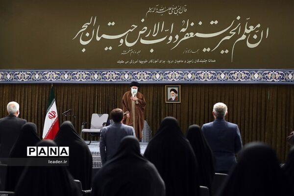 دیدار جمعی از معلمان با رهبر انقلاب اسلامی
