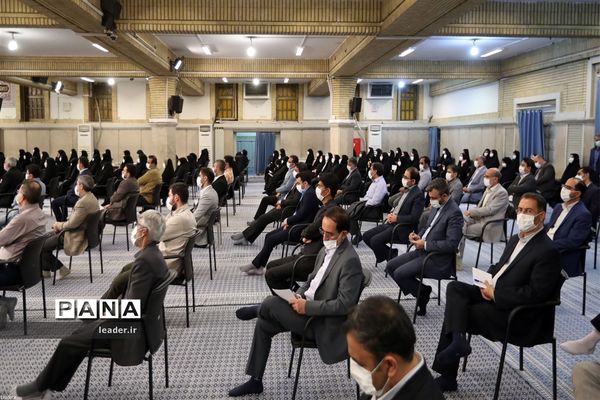 دیدار جمعی از معلمان با رهبر انقلاب اسلامی