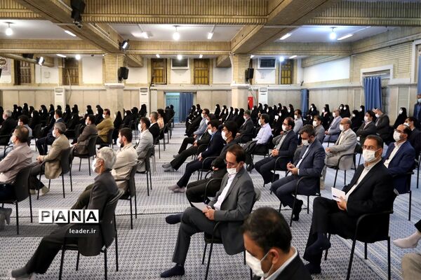 دیدار جمعی از معلمان با رهبر انقلاب اسلامی