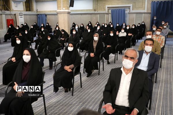 دیدار جمعی از معلمان با رهبر انقلاب اسلامی