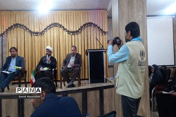نشست هم‌اندیشی معاونان پرورشی ناحیه 3 قم