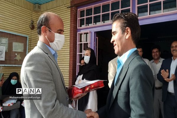 مراسم تقدیراز معلمان مدرسه شهید باهنر کاشمر