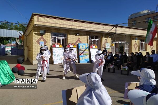 تجلیل از مدافعان سلامت و جهادگران آموزش در آباده