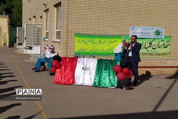 تجلیل از مدافعان سلامت و جهادگران آموزش در آباده