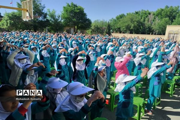 تجلیل از مدافعان سلامت و جهادگران آموزش در آباده
