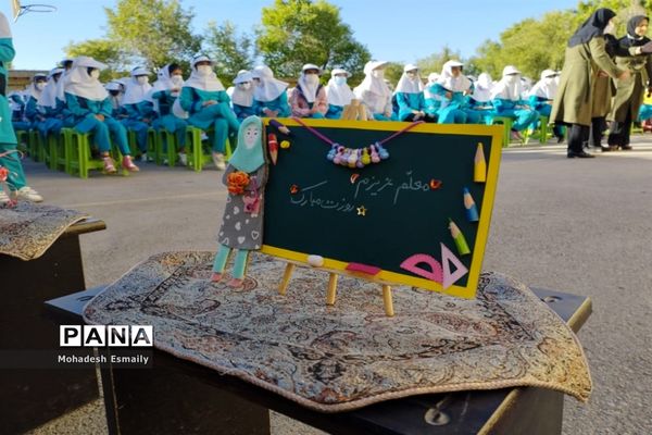 تجلیل از مدافعان سلامت و جهادگران آموزش در آباده
