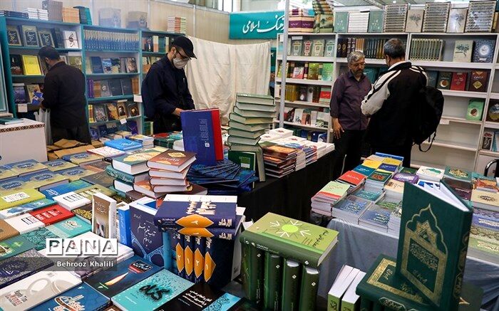کتاب هدیه می‌دهیم تا نذرمان ماندگار شود