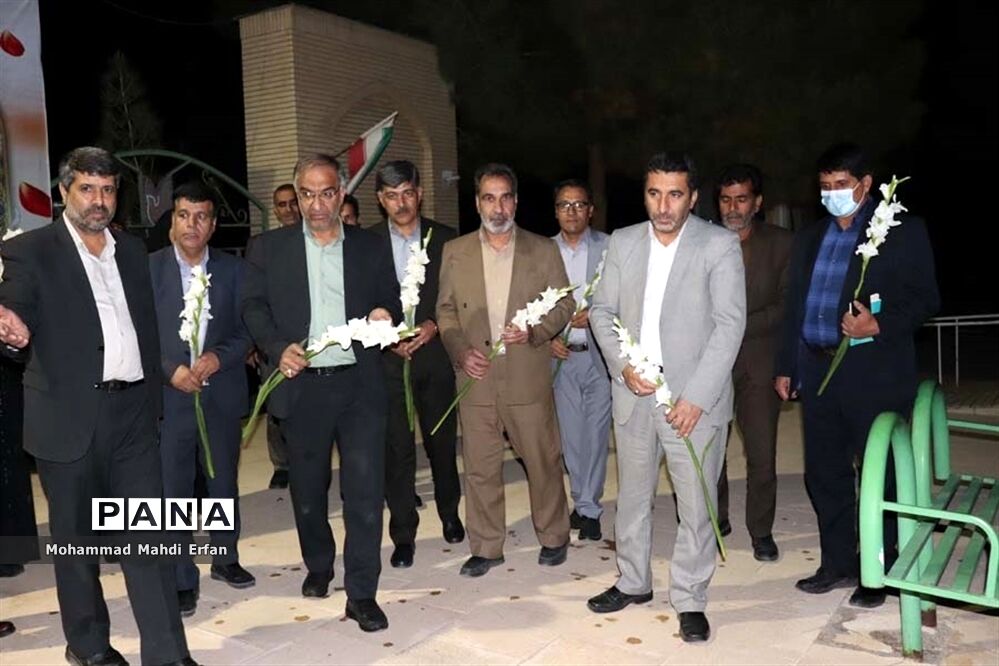 نشست صمیمی مسئولان با فرهنگیان شهرستان  آباده