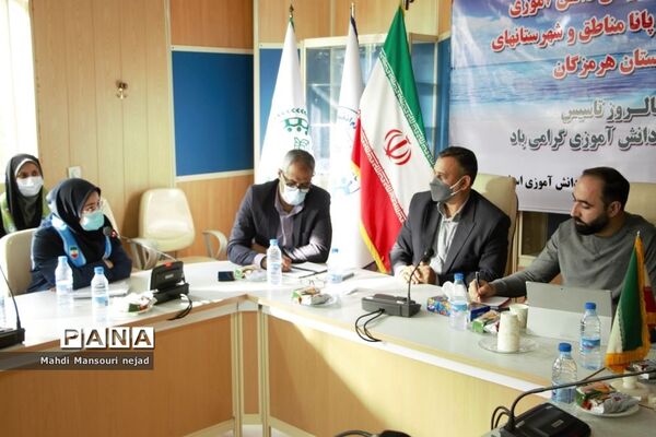نشست صمیمی قائم مقام سازمان دانش‌آموزی با تشکل‌های دانش‌آموزی هرمزگان