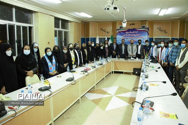 نشست صمیمی قائم مقام سازمان دانش‌آموزی با تشکل‌های دانش‌آموزی هرمزگان