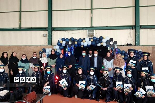 جشن فارغ‌التحصیلی دانش‌آموزان پایه دوازدهم مدرسه استعدادهای درخشان فرزانگان رودهن