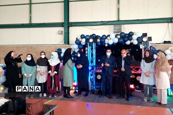 جشن فارغ‌التحصیلی دانش‌آموزان پایه دوازدهم مدرسه استعدادهای درخشان فرزانگان رودهن