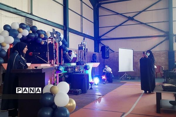 جشن فارغ‌التحصیلی دانش‌آموزان پایه دوازدهم مدرسه استعدادهای درخشان فرزانگان رودهن