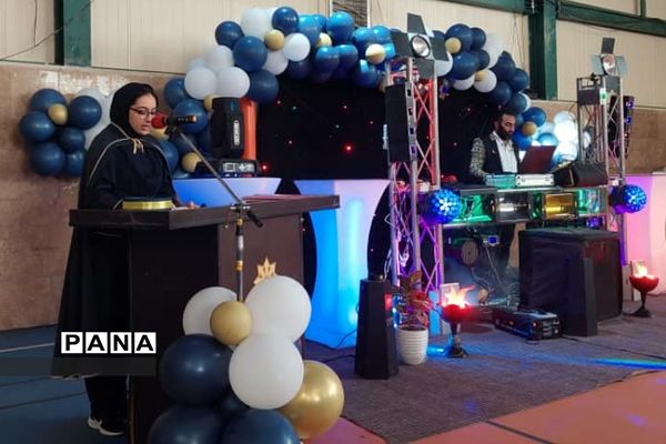 جشن فارغ‌التحصیلی دانش‌آموزان پایه دوازدهم مدرسه استعدادهای درخشان فرزانگان رودهن