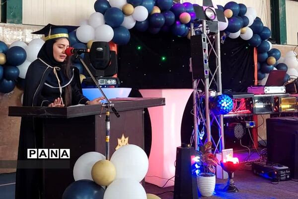 جشن فارغ‌التحصیلی دانش‌آموزان پایه دوازدهم مدرسه استعدادهای درخشان فرزانگان رودهن