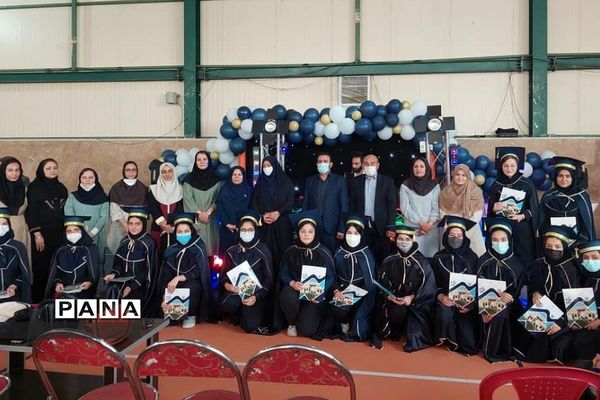 جشن فارغ‌التحصیلی دانش‌آموزان پایه دوازدهم مدرسه استعدادهای درخشان فرزانگان رودهن