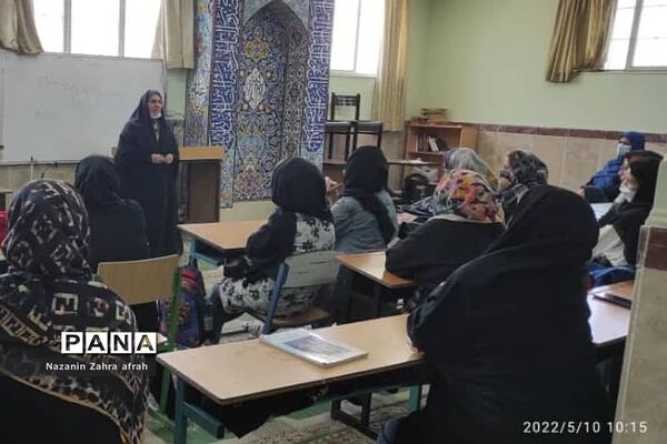 برگزاری کلاس‌های آموزش خانواده ویژه والدین در مدارس رودهن