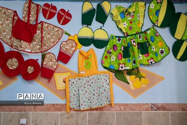 نمایشگاه دست‌سازه‌های دانش‌آموزان استثنایی در بهارستان یک