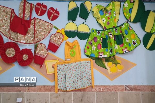 نمایشگاه دست‌سازه‌های دانش‌آموزان استثنایی در بهارستان یک