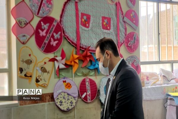 نمایشگاه دست‌سازه‌های دانش‌آموزان استثنایی در بهارستان یک