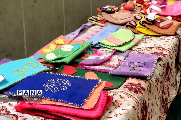 نمایشگاه دست‌سازه‌های دانش‌آموزان استثنایی در بهارستان یک