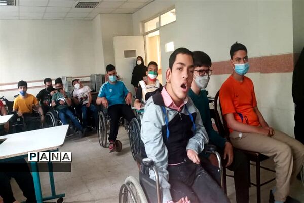 رصد دانش‌آموزان مدرسه استثنایی سروش از سیارات منظومه شمسی