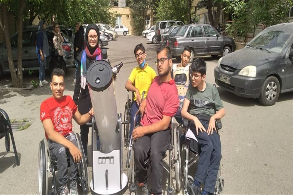 رصد دانش‌آموزان مدرسه استثنایی سروش از سیارات منظومه شمسی