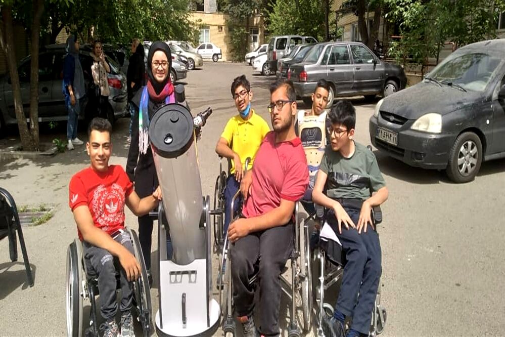رصد دانش‌آموزان مدرسه استثنایی سروش از سیارات منظومه شمسی