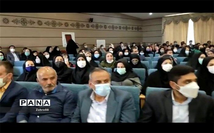 مراسم تقدیر از پیشکسوتان، بازنشستگان و معلمین نمونه ی آموزش و پرورش ناحیه یک شهرکرد