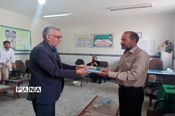 قدردانی از معلمان همیار موسسه خیریه دارالاکرام قم