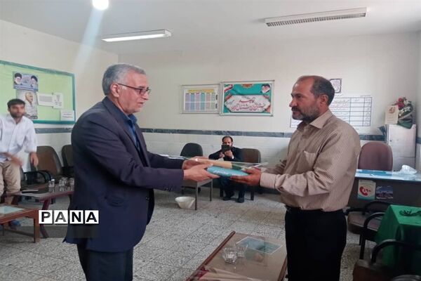 قدردانی از معلمان همیار موسسه خیریه دارالاکرام قم