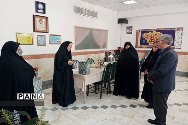 قدردانی از معلمان همیار موسسه خیریه دارالاکرام قم