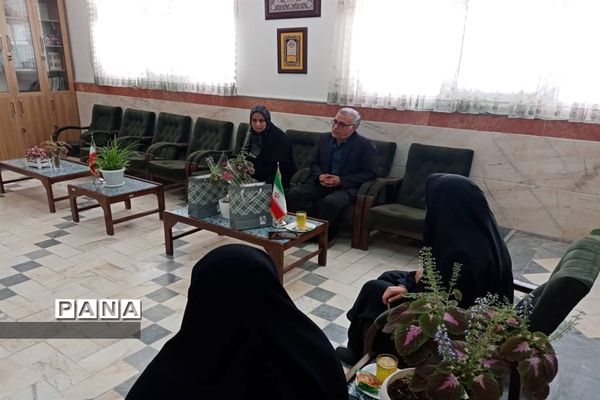 قدردانی از معلمان همیار موسسه خیریه دارالاکرام قم