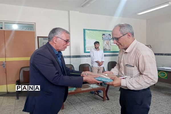 قدردانی از معلمان همیار موسسه خیریه دارالاکرام قم