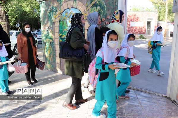 پیاده‌روی و صبحانه سالم در مدارس آباده