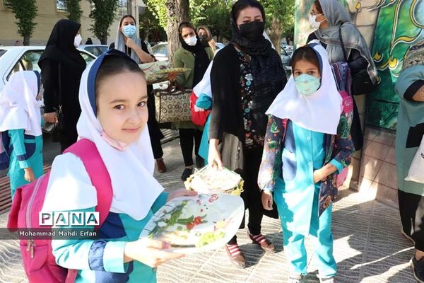 پیاده‌روی و صبحانه سالم در مدارس آباده