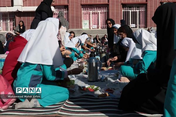 پیاده‌روی و صبحانه سالم در مدارس آباده