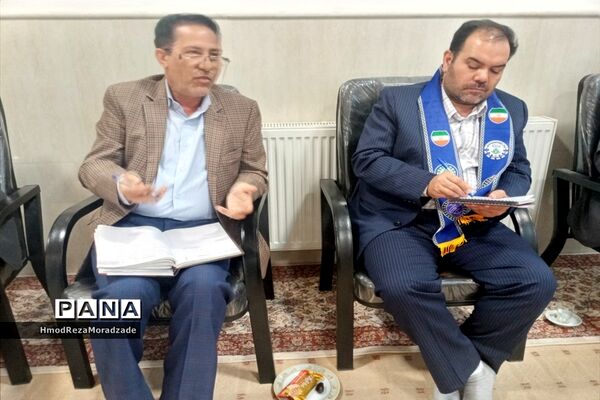 گردهمایی نماینده تشکل‌های دانش‌آموزی در دفتر امام جمعه کاشمر