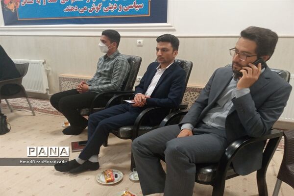 گردهمایی نماینده تشکل‌های دانش‌آموزی در دفتر امام جمعه کاشمر