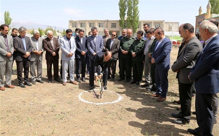 کلنگ‌زنی زمین چمن مصنوعی در شهرستان نیر