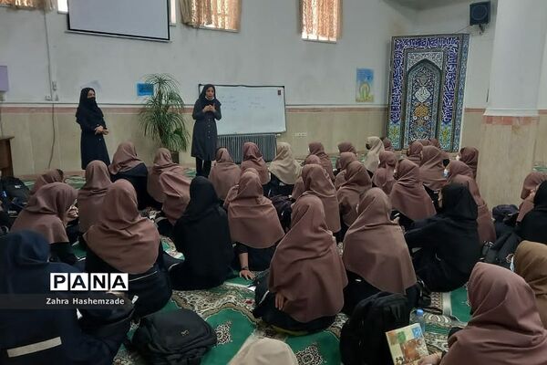 همایش مقابله با اضطراب امتحانی در دبیرستان مهدیه ناحیه یک شهرری
