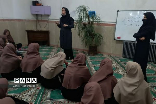 همایش مقابله با اضطراب امتحانی در دبیرستان مهدیه ناحیه یک شهرری