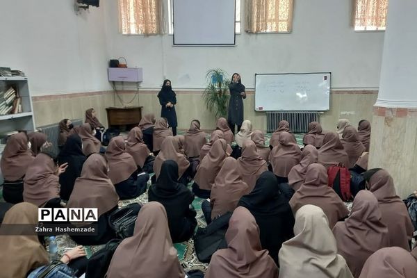 همایش مقابله با اضطراب امتحانی در دبیرستان مهدیه ناحیه یک شهرری