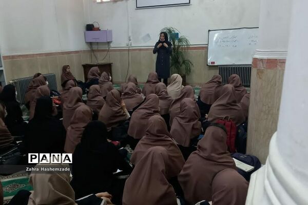 همایش مقابله با اضطراب امتحانی در دبیرستان مهدیه ناحیه یک شهرری