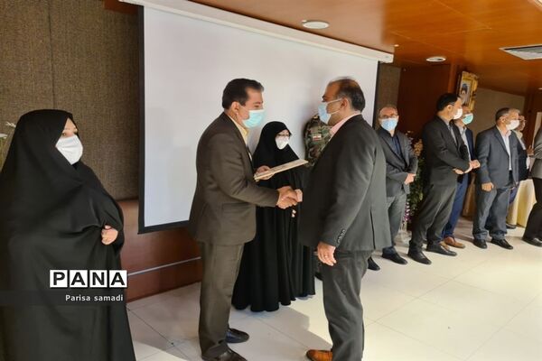 آیین تجلیل از معلمان نمونه استانی و منطقه‌ای در منطقه ۱۳ شهر تهران