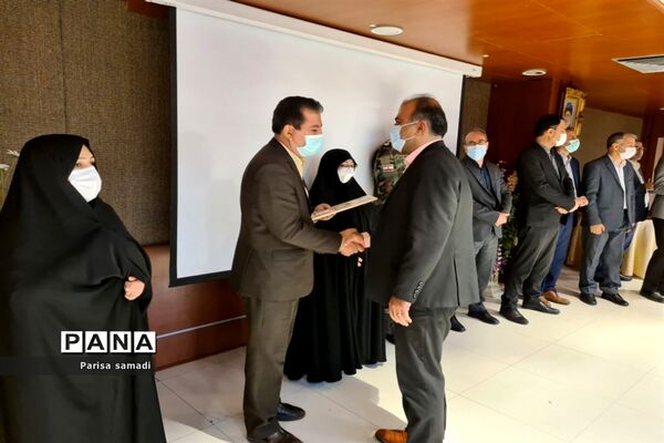 آیین تجلیل از معلمان نمونه استانی و منطقه‌ای در منطقه ۱۳ شهر تهران
