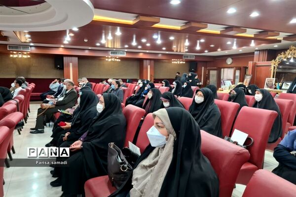 آیین تجلیل از معلمان نمونه استانی و منطقه‌ای در منطقه ۱۳ شهر تهران