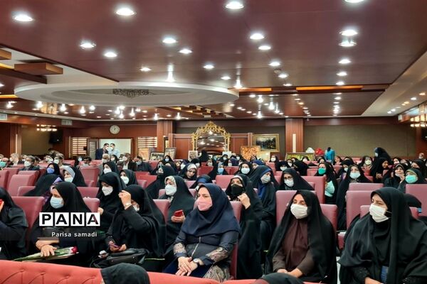 آیین تجلیل از معلمان نمونه استانی و منطقه‌ای در منطقه ۱۳ شهر تهران