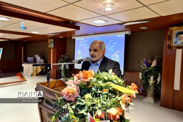 آیین تجلیل از معلمان نمونه استانی و منطقه‌ای در منطقه ۱۳ شهر تهران