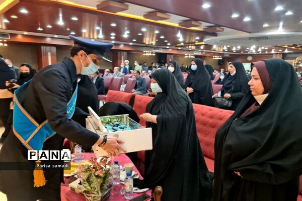 آیین تجلیل از معلمان نمونه استانی و منطقه‌ای در منطقه ۱۳ شهر تهران